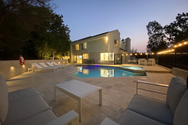 Carefully selected and placed lights create a relaxing atmosphere after sunset.