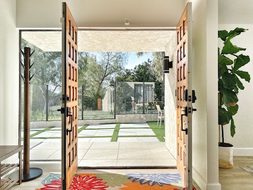 OCLuxeBnB Private Resort Living Minutes from Laguna Beach and Disneyland