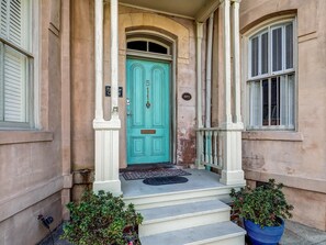 تفاصيل الفندق من الخارج