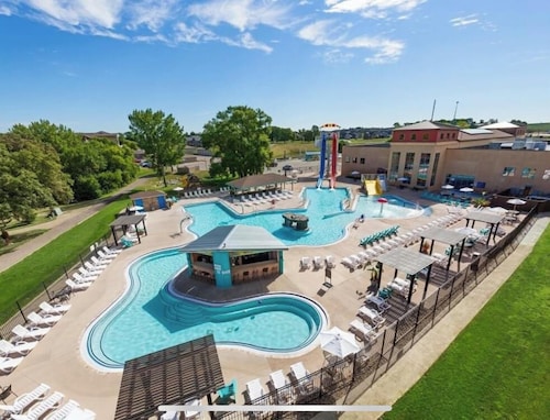 Okoboji Bridges Bay Cabin 111~ Waterpark Passes and Relaxing Retreat