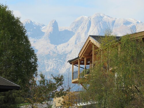 Penthouse avec vue idyllique sur les montagnes