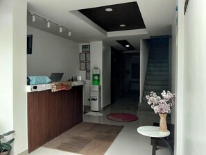 Lobby - Lolas Lodge (Boracay Island)