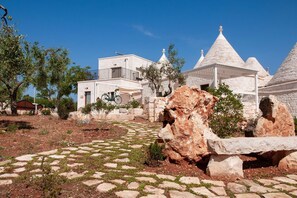 Exterior - Trulli residence with private pool close to Locorotondo (Puglia)