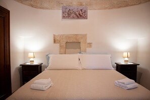 9 bedrooms, iron/ironing board, WiFi, bed sheets - Trulli residence with private pool close to Locorotondo (Puglia)