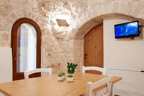 Dining - Trulli residence with private pool close to Locorotondo (Puglia)
