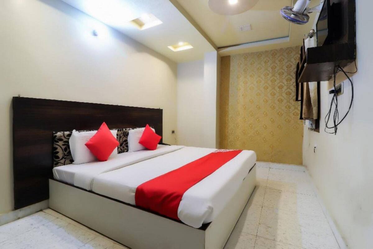 Egyptian cotton sheets, premium bedding, down comforters, in-room safe