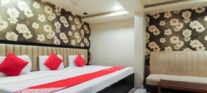 Egyptian cotton sheets, premium bedding, down duvets, in-room safe - Goroomgo Kabir charbagh Lucknow (Lucknow)