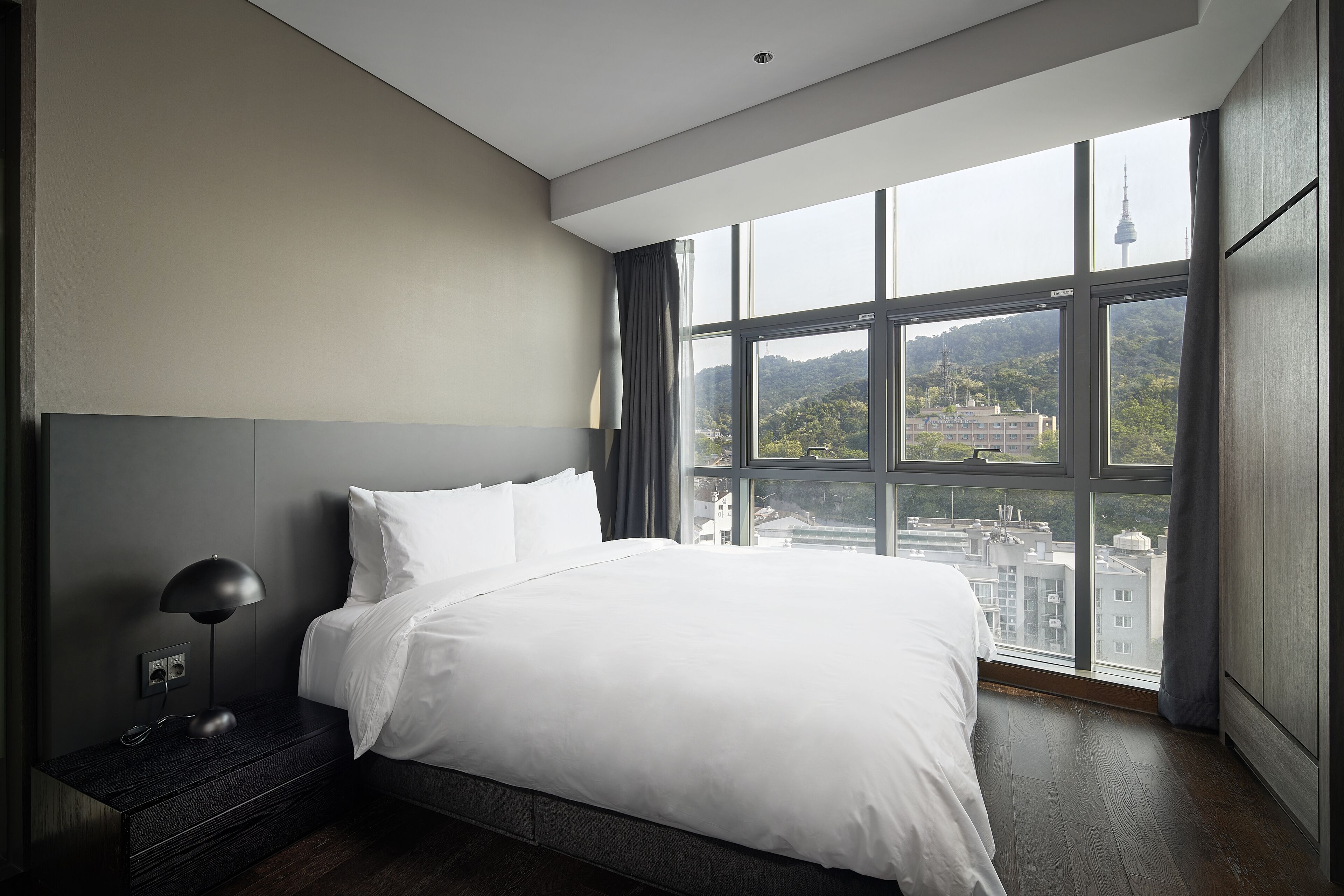 penthouse (b) | soundproofing, free wifi, bed sheets