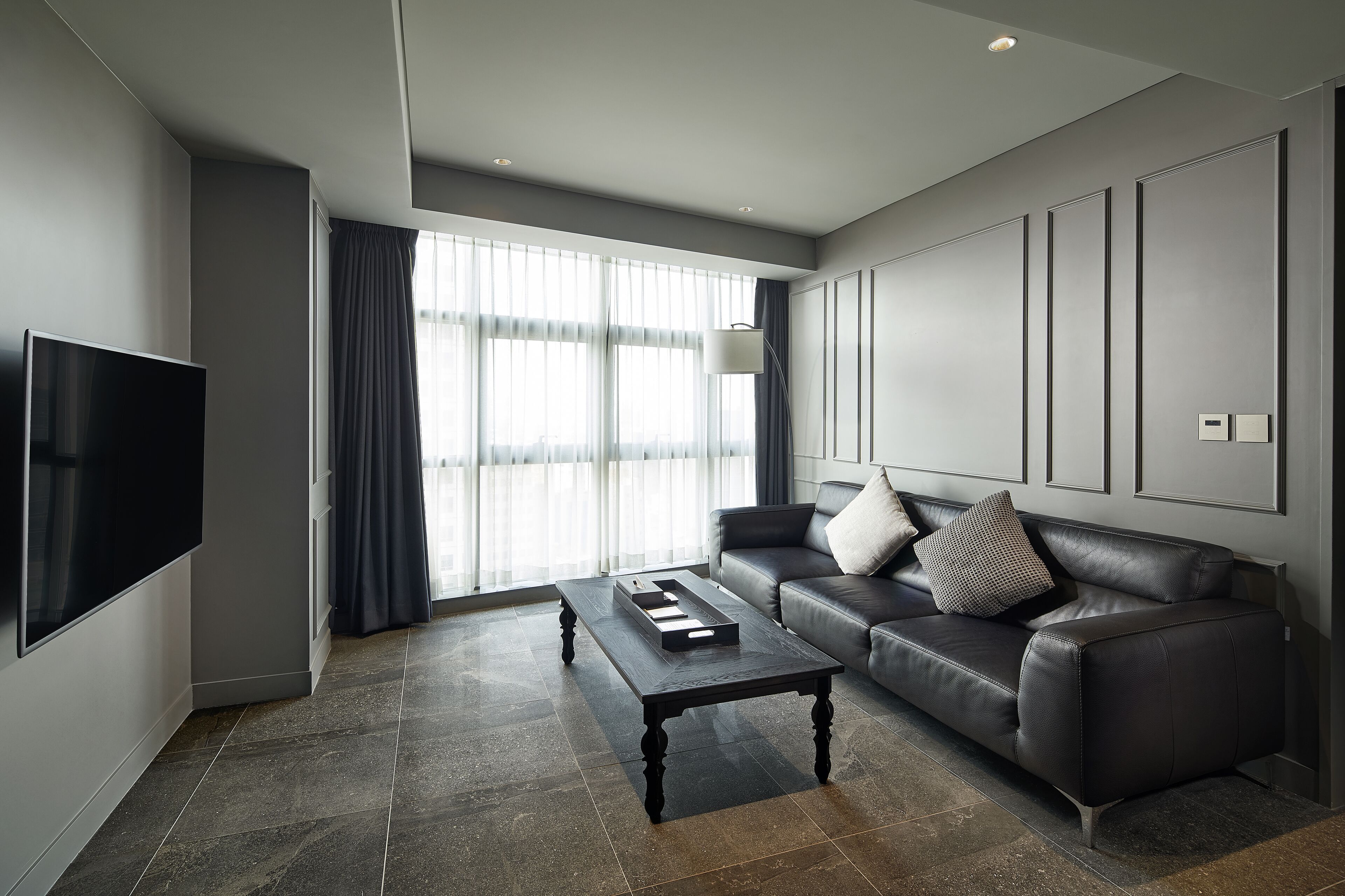 penthouse (c) | living area | flat-screen tv