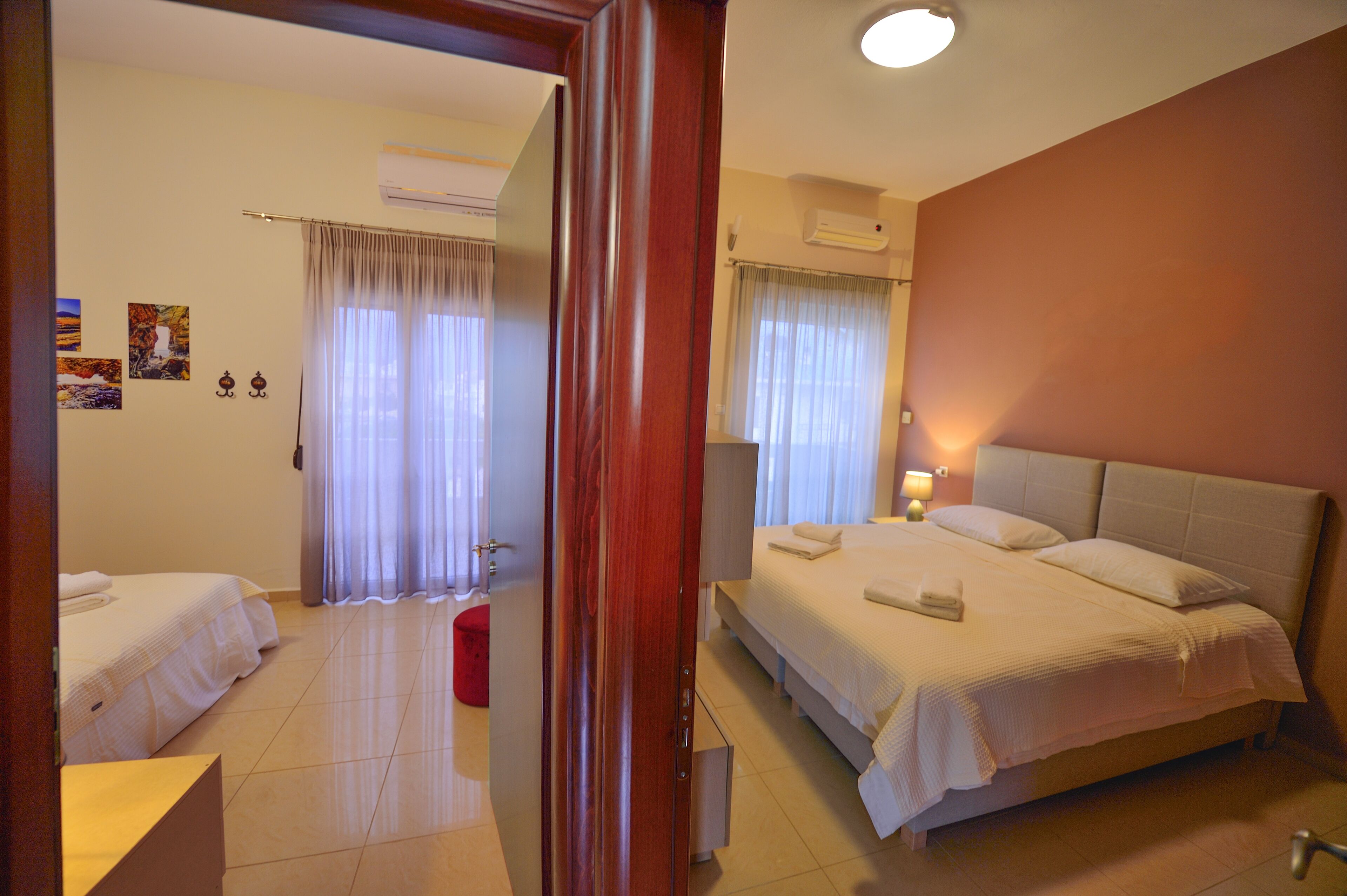 4 habitaciones, escritorio, tabla de planchar con plancha y wifi gratis 