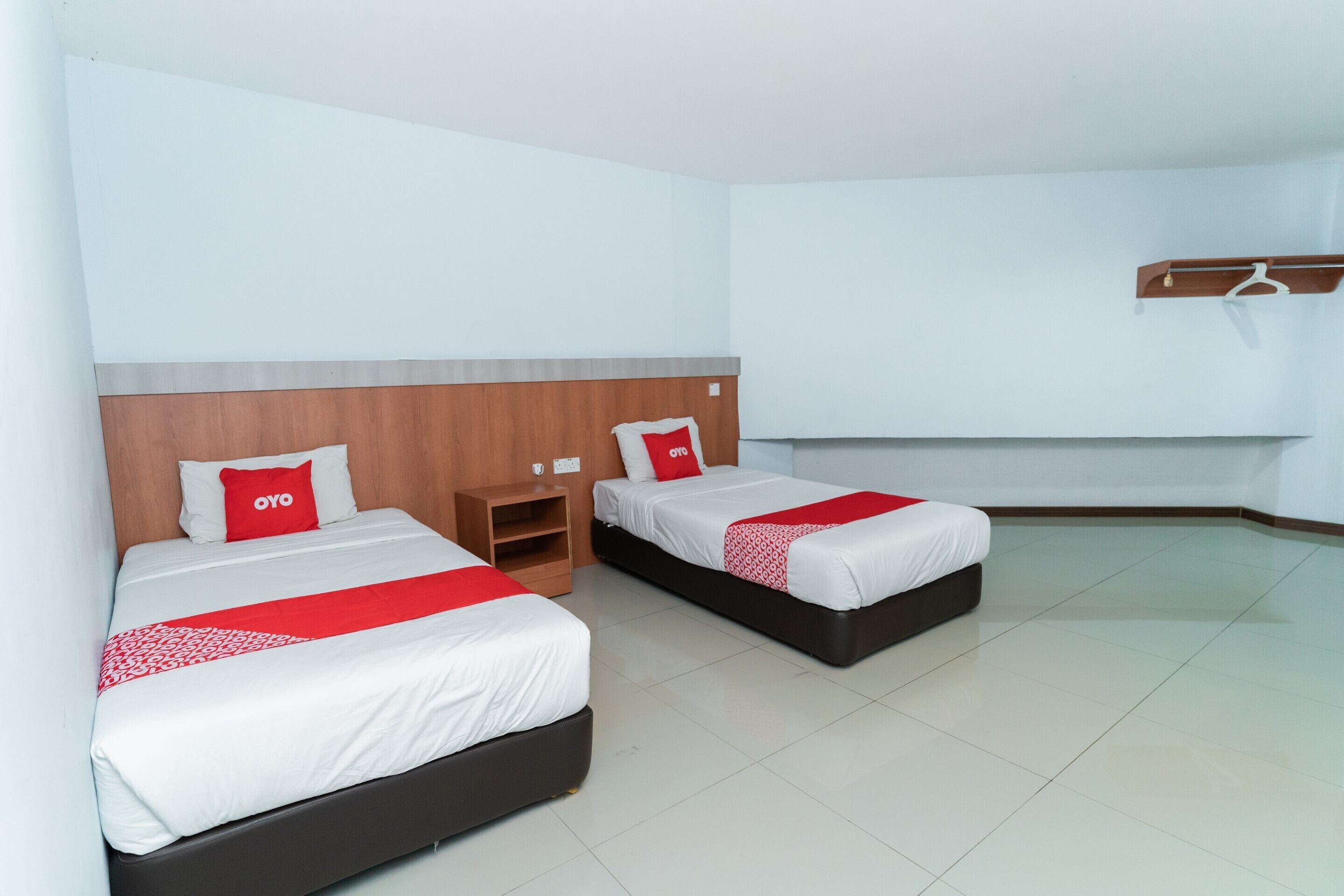 deluxe twin room | free wifi, bed sheets