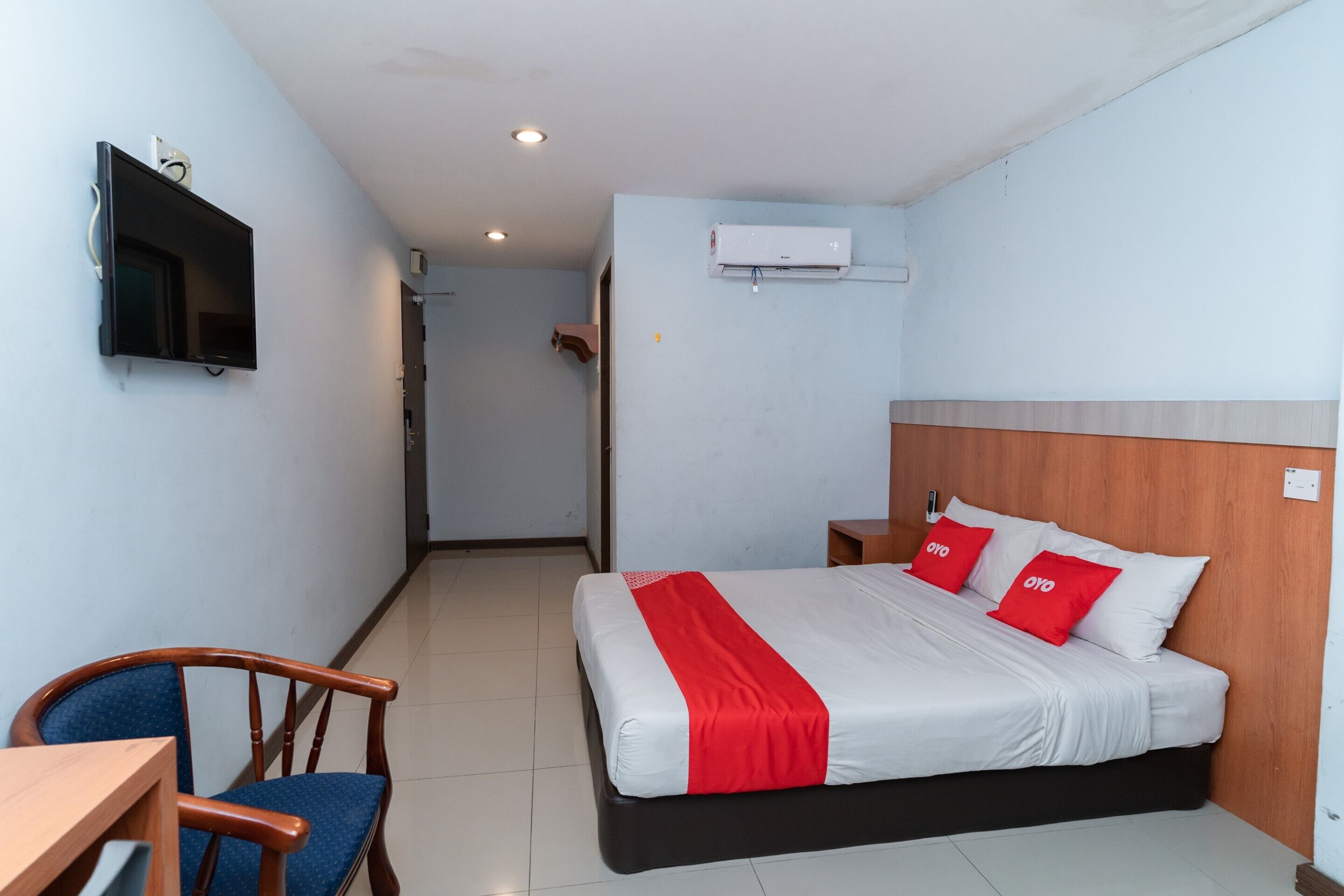 deluxe double room | free wifi, bed sheets