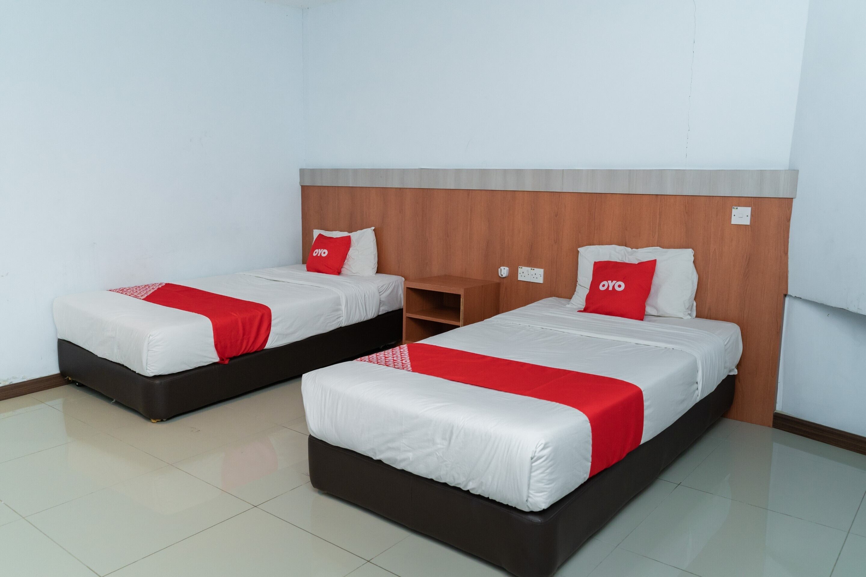 deluxe twin room | free wifi, bed sheets