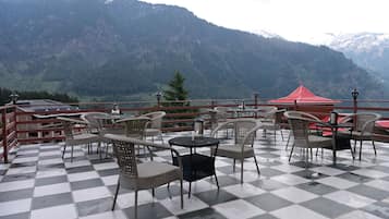 Deluxe Room | Terrace/patio