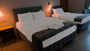 Caja de seguridad en la habitación y escritorio