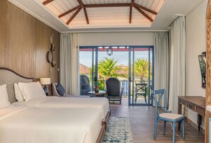 Minibar, in-room safe, laptop workspace, blackout curtains - Centara Mirage Resort Mui Ne (Phan Thiet)