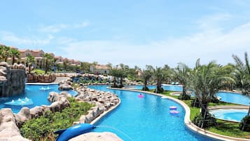 5 outdoor pools, open 6:00 AM to 8:00 PM, free pool cabanas