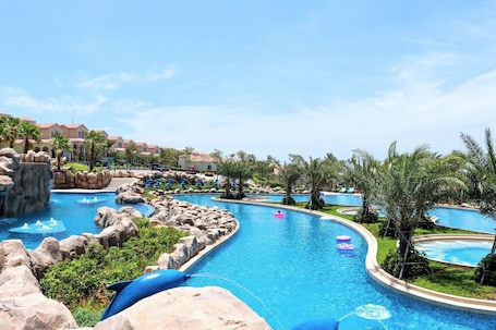 5 outdoor pools, open 6:00 AM to 8:00 PM, free cabanas, pool umbrellas