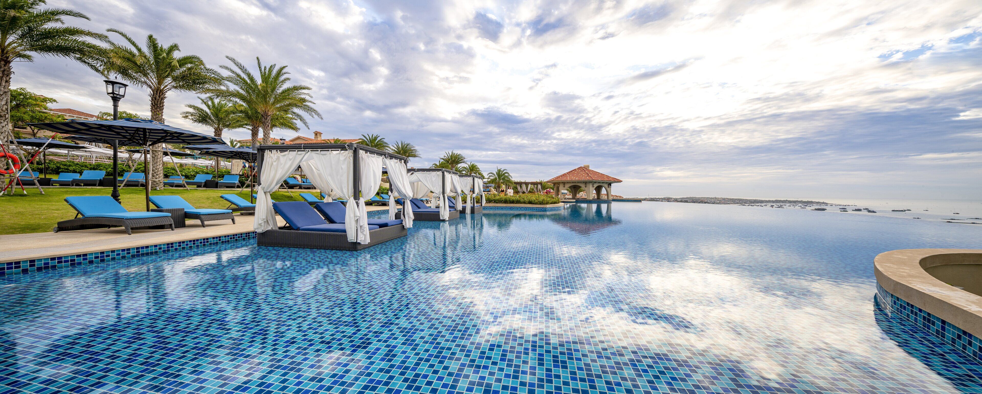 5 outdoor pools, open 6:00 AM to 8:00 PM, free cabanas, pool umbrellas