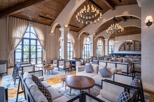 2 间酒吧/酒廊、泳池酒吧、池畔酒吧