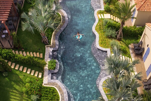 5 outdoor pools, open 6:00 AM to 8:00 PM, free cabanas, pool umbrellas