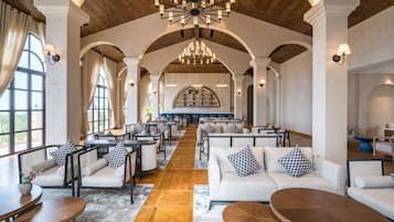 2 bar/lounge, bar sull'acqua, bar a bordo piscina