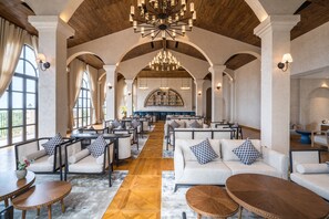 2 bars/lounges, swim-up bar, poolside bar