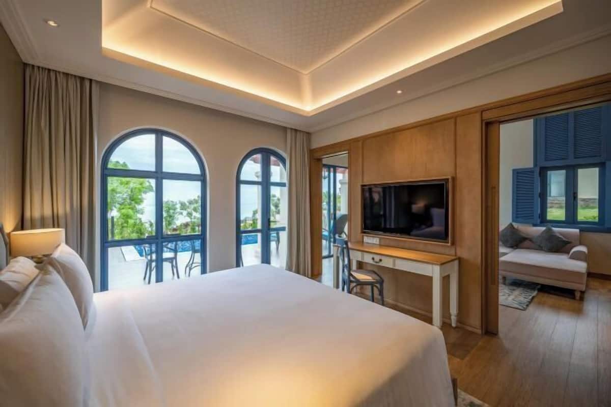Minibar y caja de seguridad en la habitación