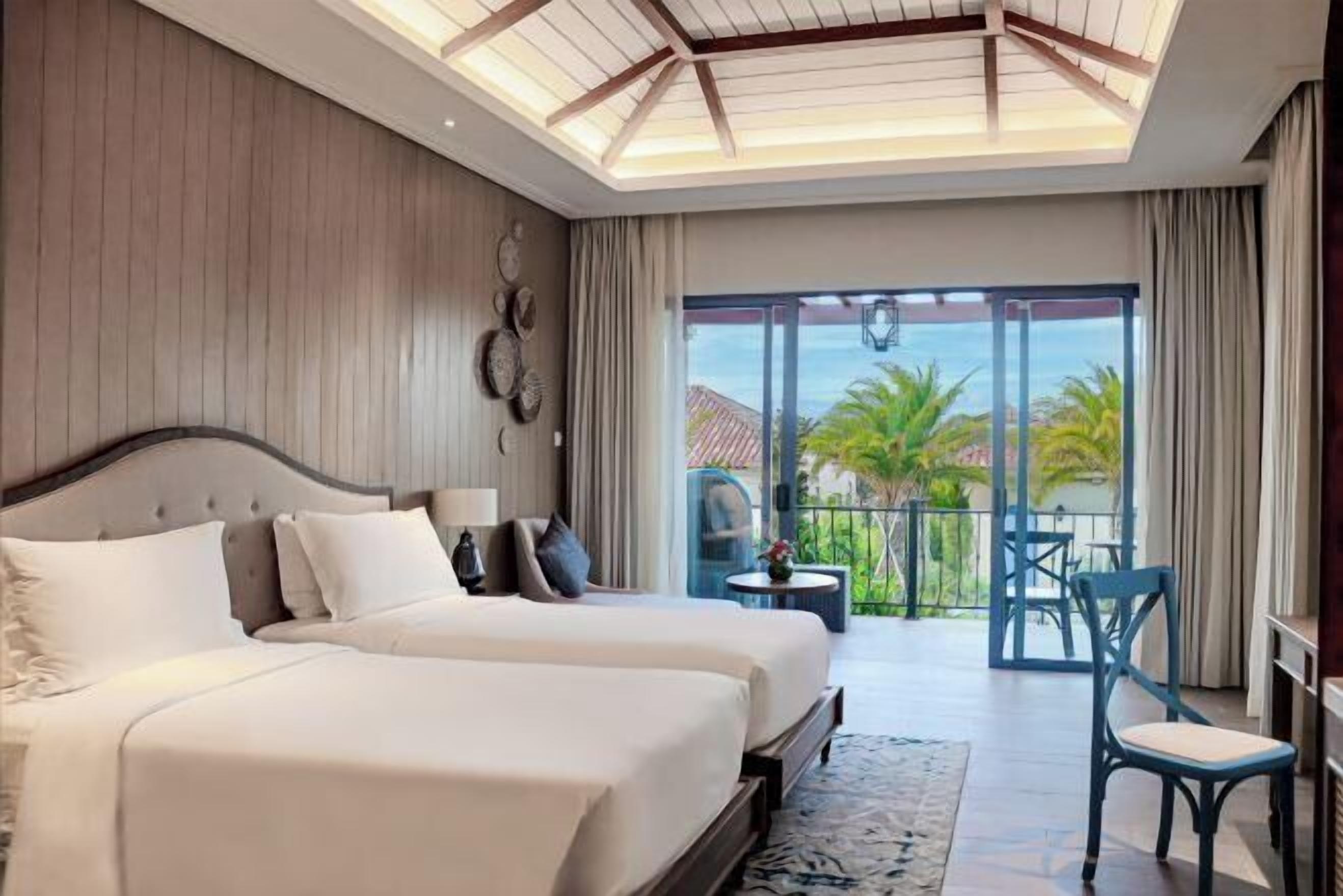 Minibar, safe på rommet, skrivebord for bærbar PC og blendingsgardiner