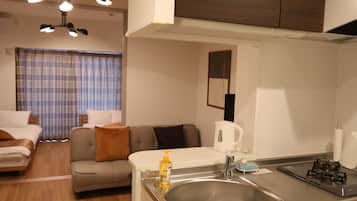 Kamer, 2 slaapkamers | Een bureau, gratis wifi, beddengoed