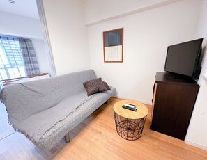 Rom, 2 soverom | Skrivebord, wi-fi (inkludert) og sengetøy