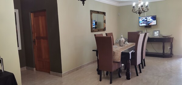 Deluxe Double Room | Bathroom | Shower, rainfall showerhead, towels