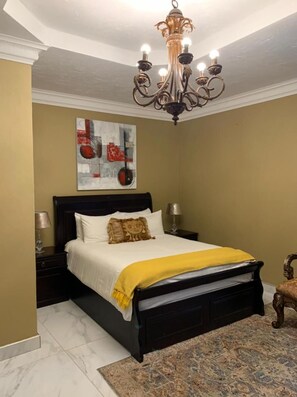 Premium bedding, down duvets, pillow-top beds, minibar - Kimberley Boutique Guest Lodge (Kimberley)