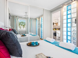 1 dormitorio, tabla de planchar con plancha, Internet y ropa de cama