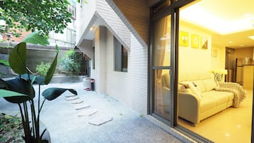 Anhe Apartment | 3 bedrooms, desk, blackout drapes, iron/ironing board