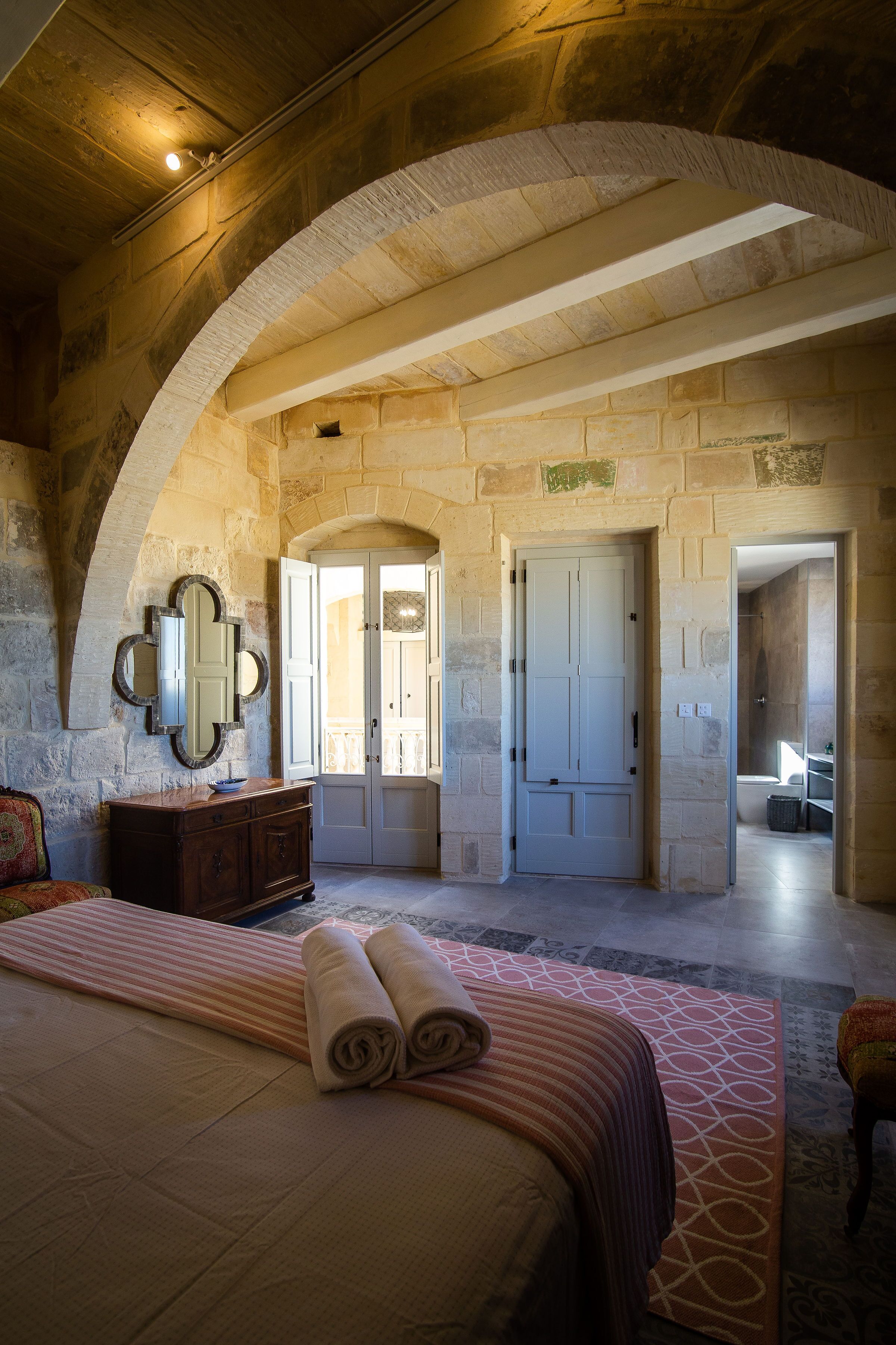 Superior Double Room, Ensuite ( King Room with balcony)