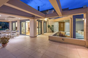 Outdoor dining - Astarte Villas - Istar Luxurious Private Villa With Pool - Zante - Greece (Ζάκυνθος)