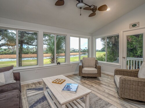 2 BR + Loft/2BA Tarpon Pond Cottage! Great Views! Amenity access included