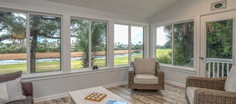 2 BR + Loft/2BA Tarpon Pond Cottage! Great Views! Amenity access included
