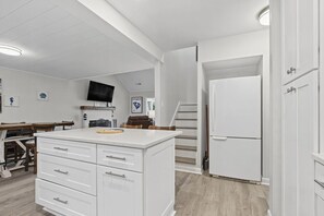 Interior - 2 BR + Loft/2BA Tarpon Pond Cottage! Great Views! Amenity access included (Seabrook Island)