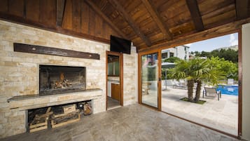 Villa (Seven Bedroom Villa with Swimming Poo) | BBQ/picnic area