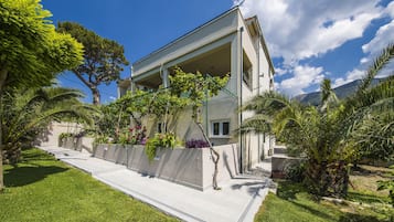Villa (Seven Bedroom Villa with Swimming Poo) | Exterior