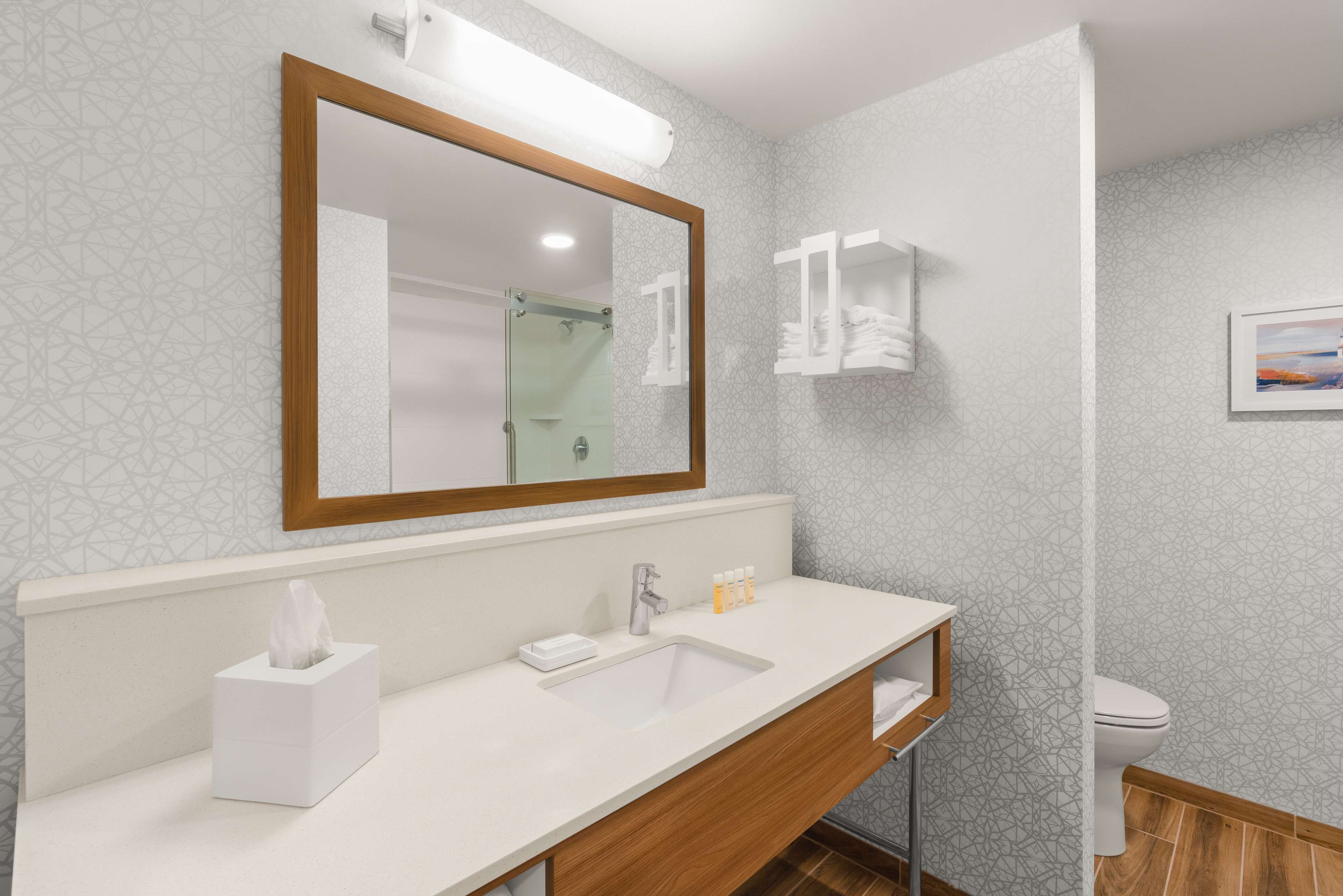 rainfall showerhead, hair dryer, towels