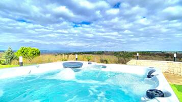 Bain à remous extérieur