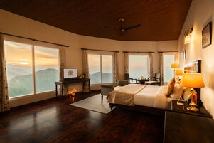 Premium Mountain View Room | Premium bedding, minibar, desk, laptop workspace