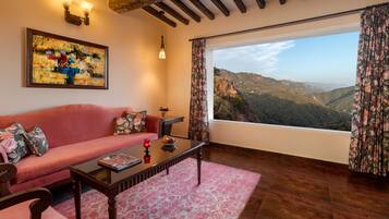 Junior Suite | Living area | TV