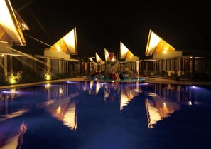 Kolam renang outdoor