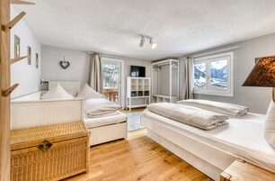 House (incl. Cleaning Fee, Laundry Package & City Tax) | 6 makuuhuonetta, ylelliset vuodevaatteet, yksilöllisesti sisustettu