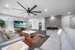 Smart TV, fireplace - Hamptons by the Bay - Belle Escapes Jervis Bay (Vincentia)