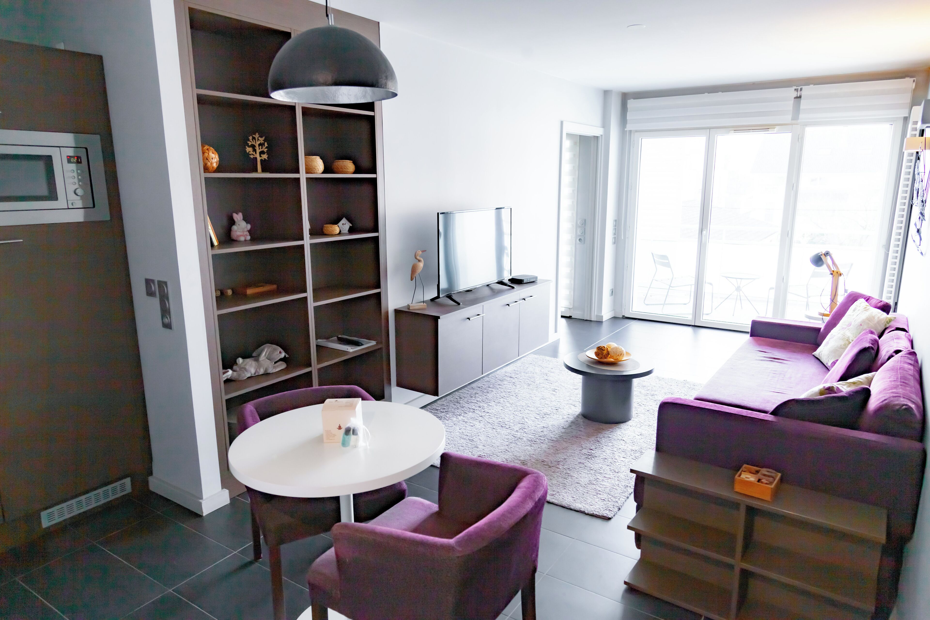 Suite Duo | Living area | 100-cm flat-screen TV with digital channels, TV